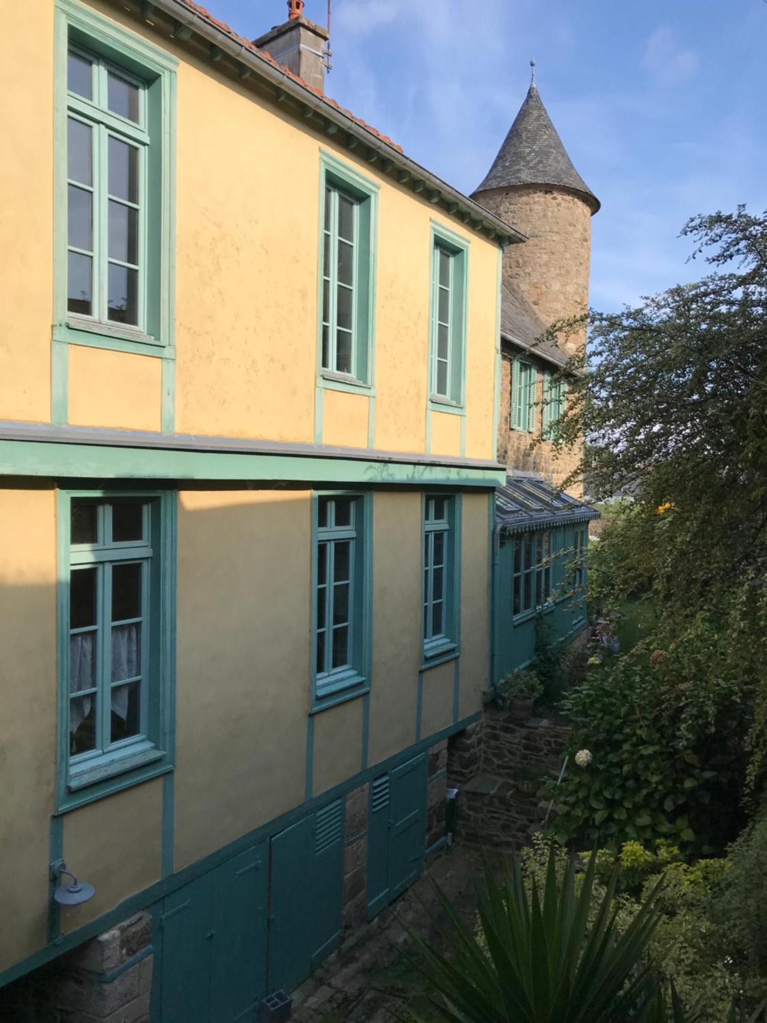 Appartement De 1634 Avec Balcon Au Sud Sur Jardin En Plein Coeur Historique Tréguier Exterior foto